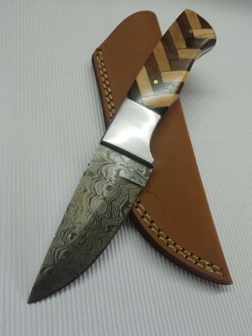 HANDMADE DAMASCUS STEEL HUNTING KNIFE !!!
