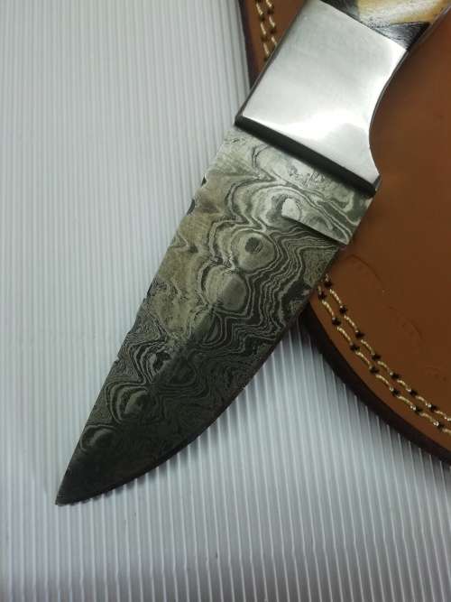 HANDMADE DAMASCUS STEEL HUNTING KNIFE !!!