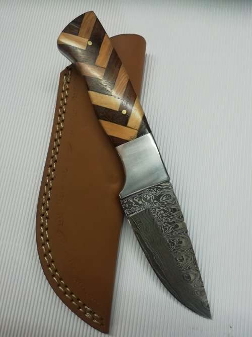HANDMADE DAMASCUS STEEL HUNTING KNIFE !!!