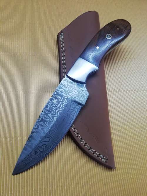 HANDMADE DAMASCUS STEEL HUNTING KNIFE !!!