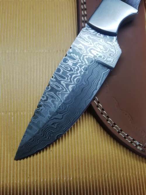 HANDMADE DAMASCUS STEEL HUNTING KNIFE !!!