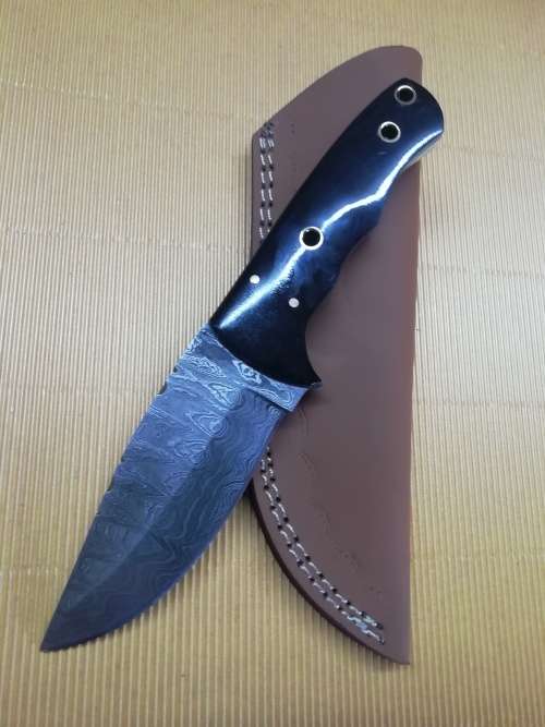 HANDMADE DAMASCUS STEEL HUNTING KNIFE !!!