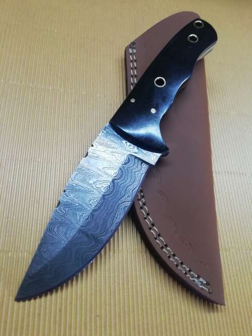 HANDMADE DAMASCUS STEEL HUNTING KNIFE !!!