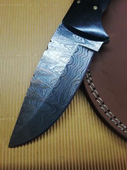 HANDMADE DAMASCUS STEEL HUNTING KNIFE !!!