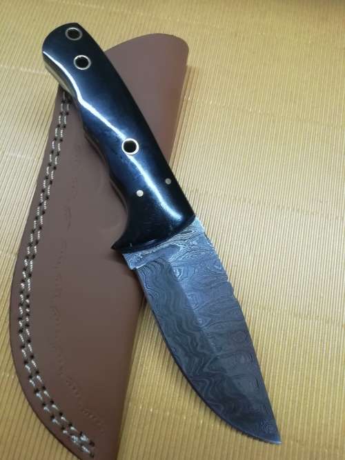 HANDMADE DAMASCUS STEEL HUNTING KNIFE !!!