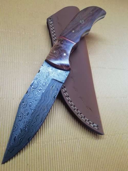 HANDMADE DAMASCUS STEEL HUNTING KNIFE !!!