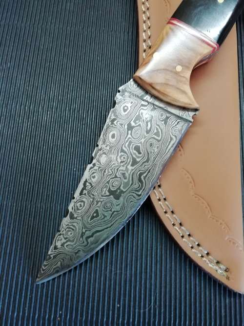 HANDMADE DAMASCUS STEEL HUNTING KNIFE !!!
