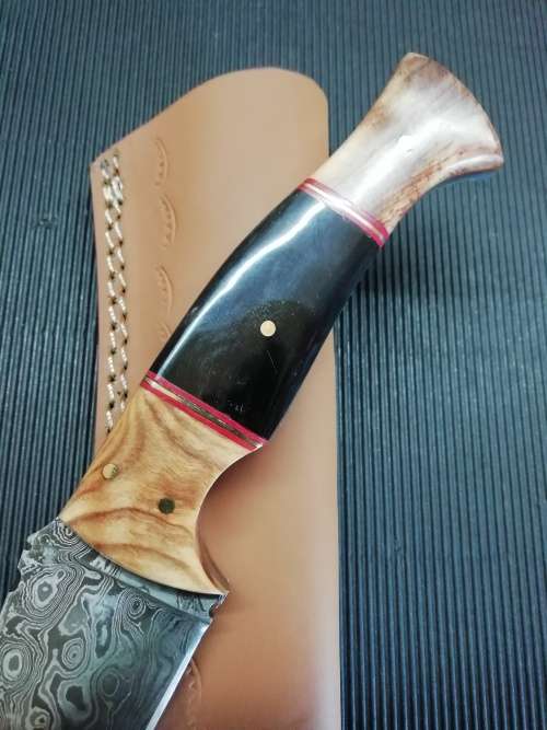 HANDMADE DAMASCUS STEEL HUNTING KNIFE !!!