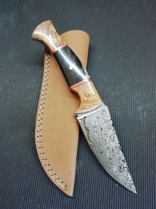 HANDMADE DAMASCUS STEEL HUNTING KNIFE !!!