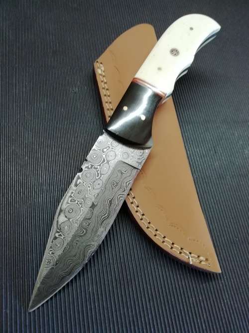HANDMADE DAMASCUS STEEL HUNTING KNIFE !!!