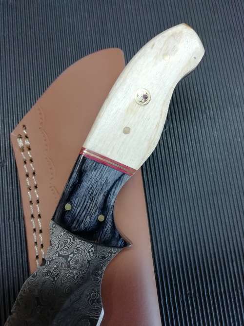 HANDMADE DAMASCUS STEEL HUNTING KNIFE !!!