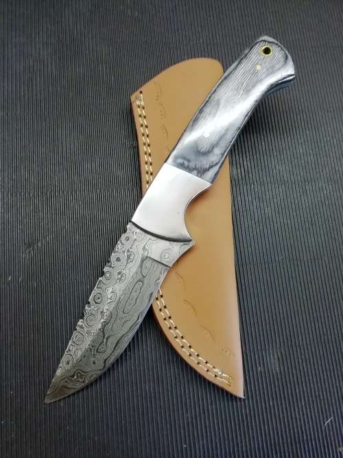 HANDMADE DAMASCUS STEEL HUNTING KNIFE !!!