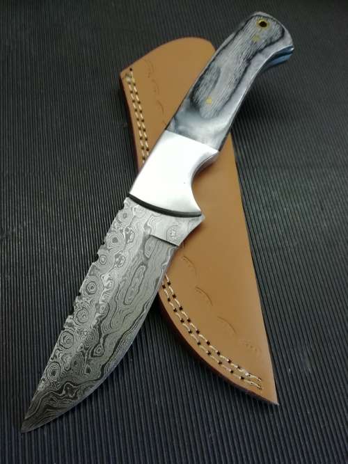 HANDMADE DAMASCUS STEEL HUNTING KNIFE !!!
