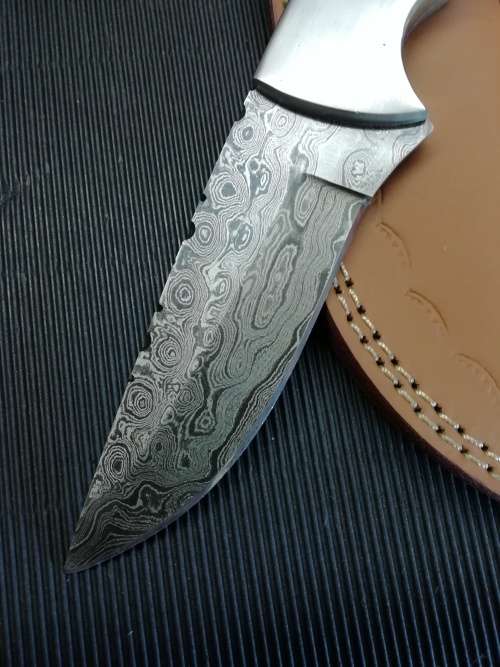 HANDMADE DAMASCUS STEEL HUNTING KNIFE !!!