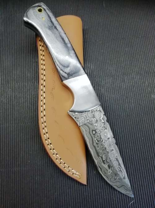 HANDMADE DAMASCUS STEEL HUNTING KNIFE !!!