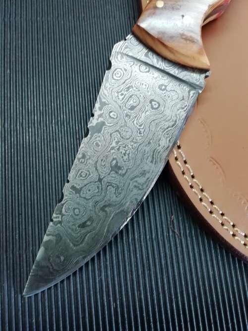 HANDMADE DAMASCUS STEEL HUNTING KNIFE !!!