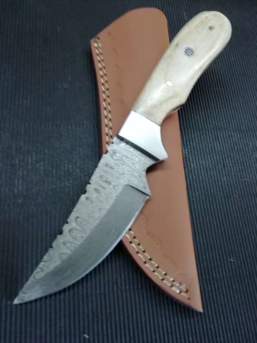 HANDMADE DAMASCUS STEEL HUNTING KNIFE !!!