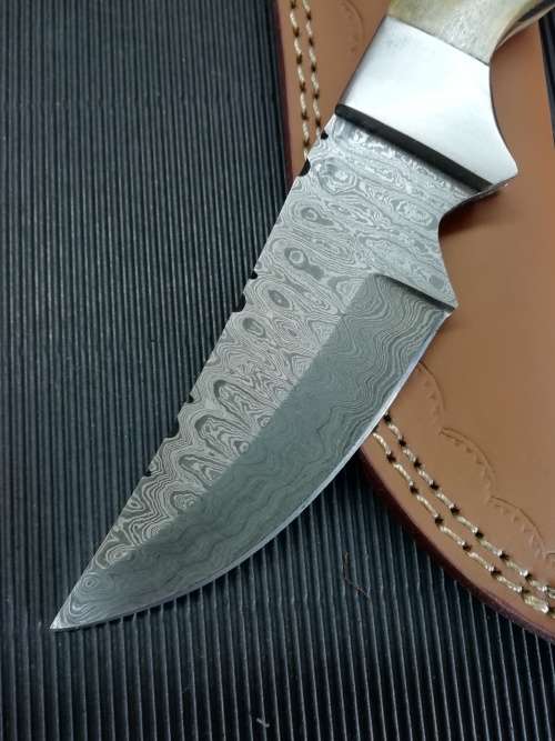 HANDMADE DAMASCUS STEEL HUNTING KNIFE !!!