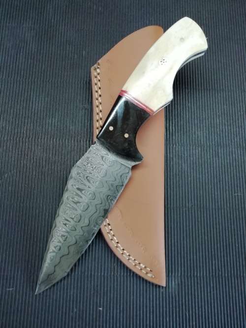 HANDMADE DAMASCUS STEEL HUNTING KNIFE !!!