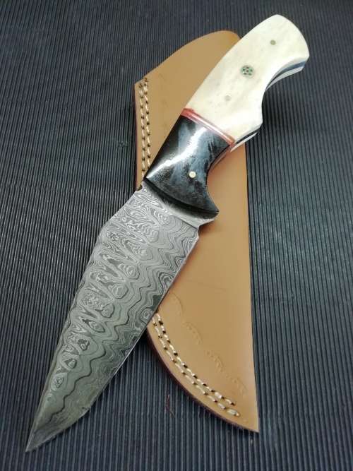 HANDMADE DAMASCUS STEEL HUNTING KNIFE !!!