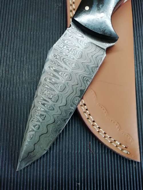HANDMADE DAMASCUS STEEL HUNTING KNIFE !!!