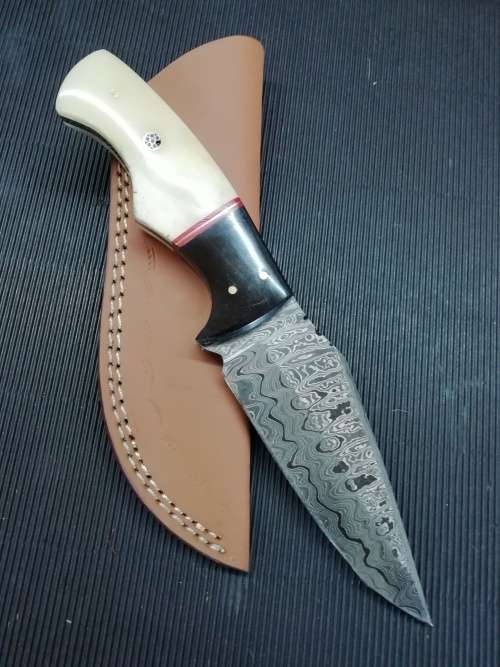HANDMADE DAMASCUS STEEL HUNTING KNIFE !!!