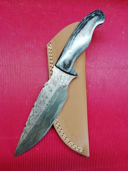 HANDMADE DAMASCUS STEEL HUNTING KNIFE !!!
