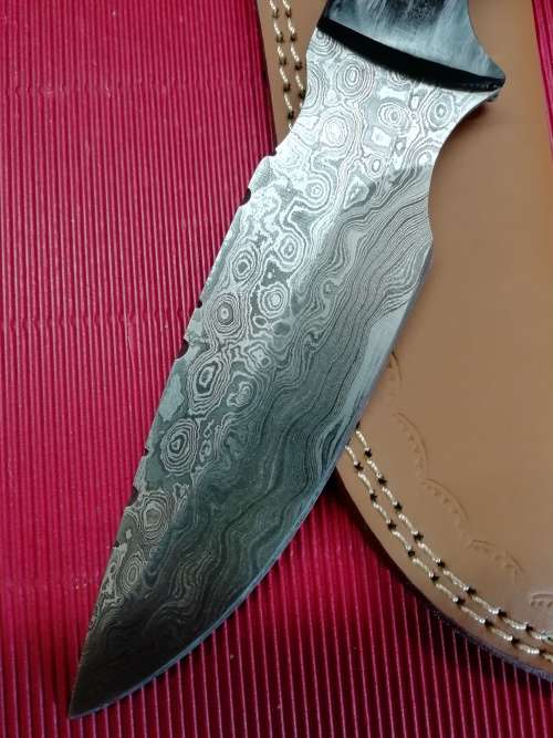 HANDMADE DAMASCUS STEEL HUNTING KNIFE !!!