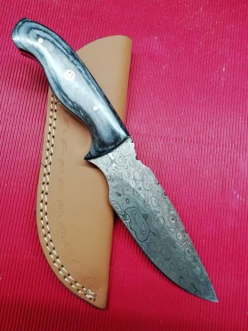 HANDMADE DAMASCUS STEEL HUNTING KNIFE !!!