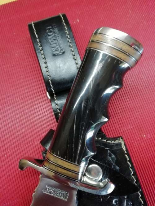 HANDMADE STAINLESS STEEL HUNTING KNIFE !!!