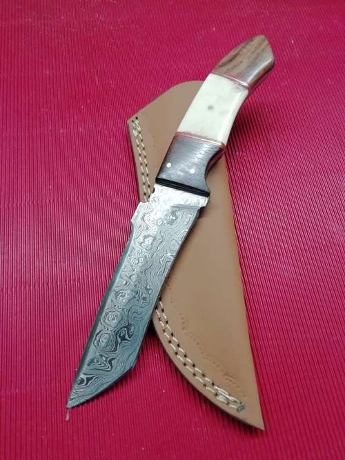 HANDMADE DAMASCUS STEEL HUNTING KNIFE !!!