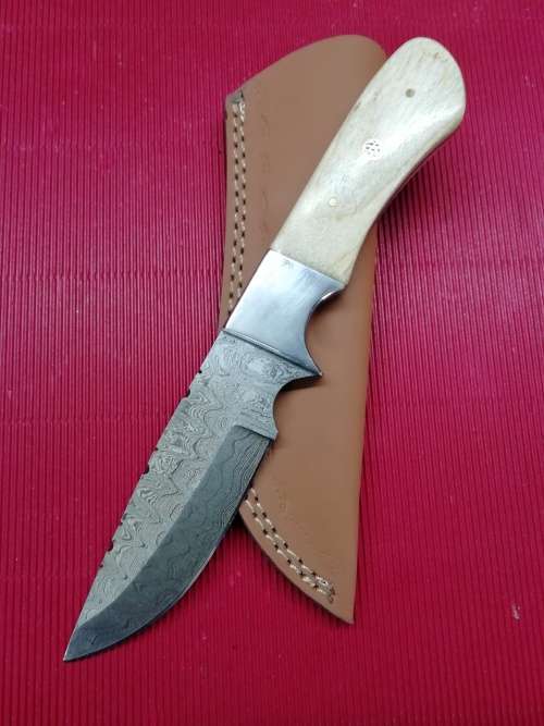 HANDMADE DAMASCUS STEEL HUNTING KNIFE !!!