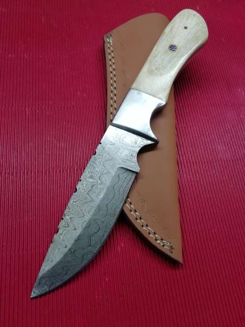 HANDMADE DAMASCUS STEEL HUNTING KNIFE !!!
