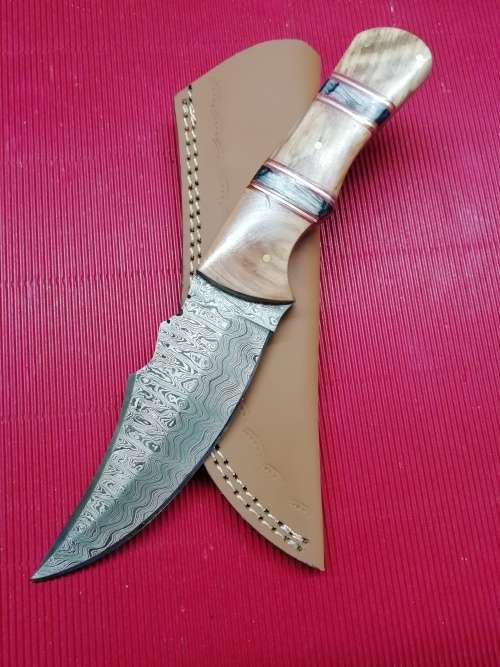 HANDMADE DAMASCUS STEEL HUNTING KNIFE !!!