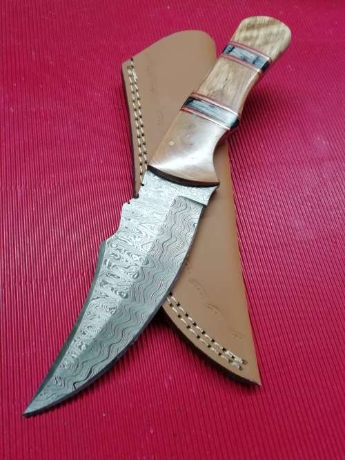 HANDMADE DAMASCUS STEEL HUNTING KNIFE !!!