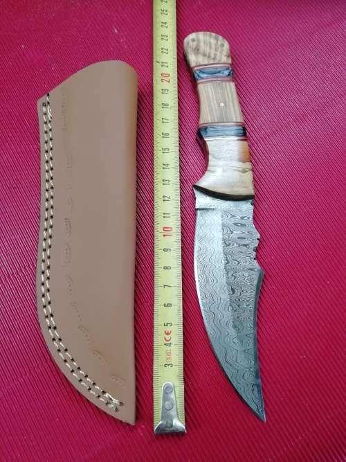 HANDMADE DAMASCUS STEEL HUNTING KNIFE !!!