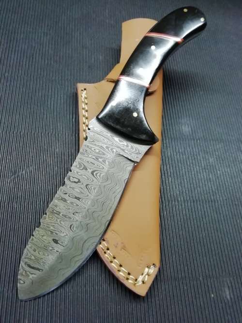 HANDMADE DAMASCUS STEEL HUNTING KNIFE !!!