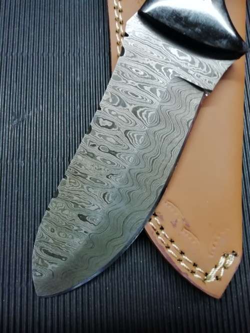 HANDMADE DAMASCUS STEEL HUNTING KNIFE !!!