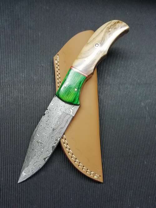 HANDMADE DAMASCUS STEEL HUNTING KNIFE !!!