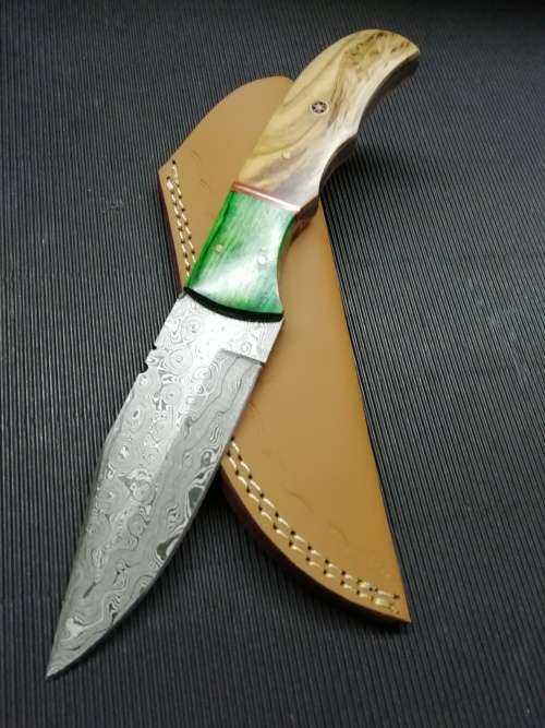 HANDMADE DAMASCUS STEEL HUNTING KNIFE !!!