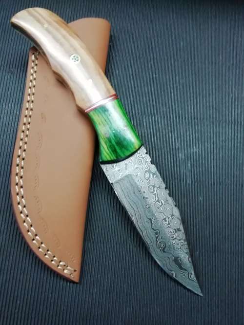 HANDMADE DAMASCUS STEEL HUNTING KNIFE !!!
