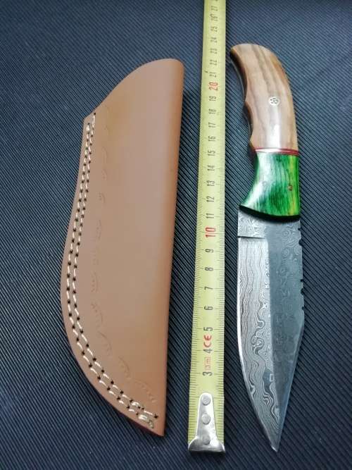 HANDMADE DAMASCUS STEEL HUNTING KNIFE !!!