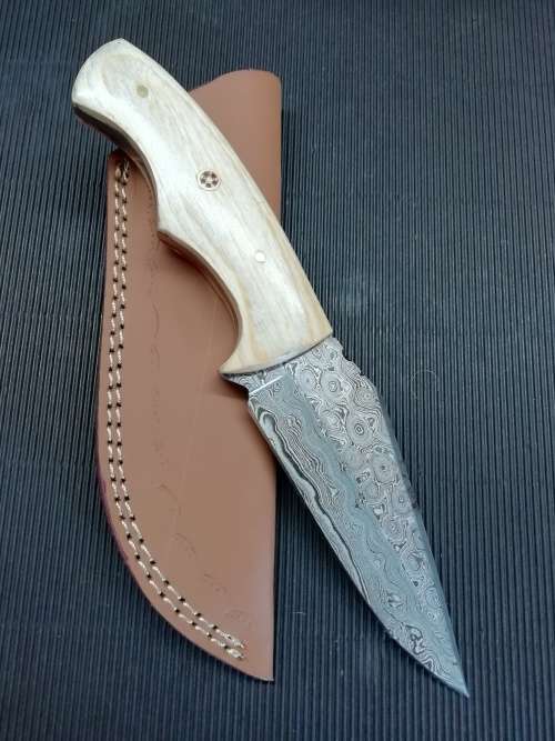 HANDMADE DAMASCUS STEEL HUNTING KNIFE !!!