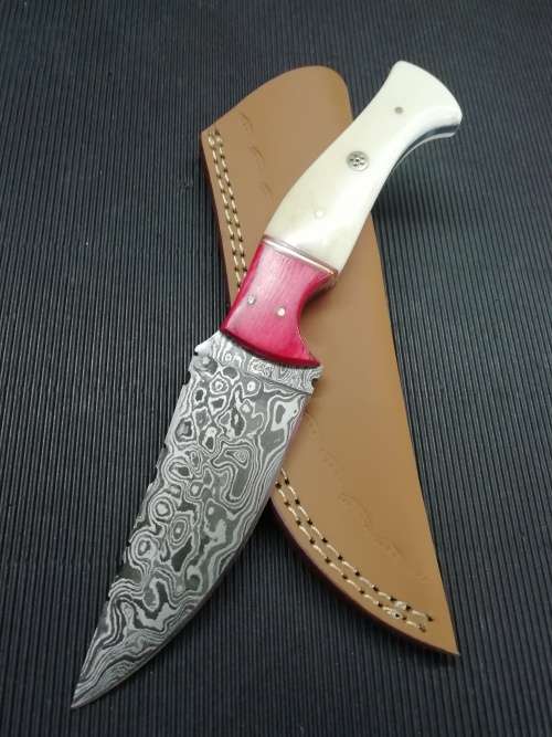 HANDMADE DAMASCUS STEEL HUNTING KNIFE !!!