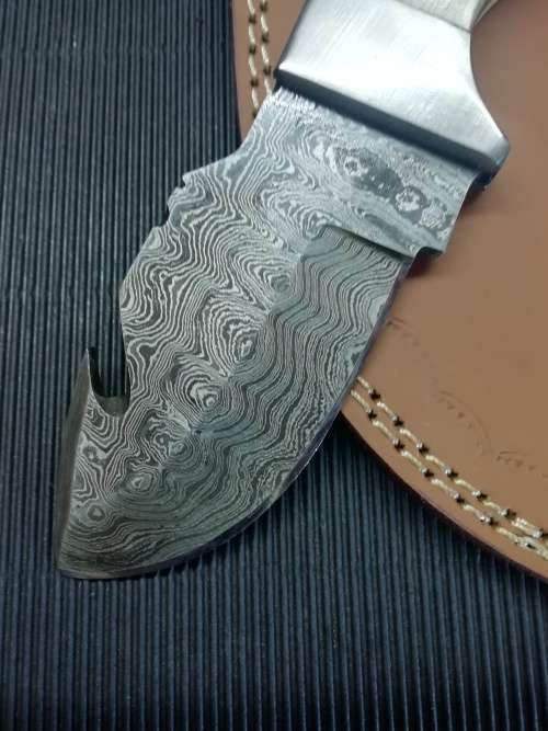 HANDMADE DAMASCUS STEEL HUNTING KNIFE !!!