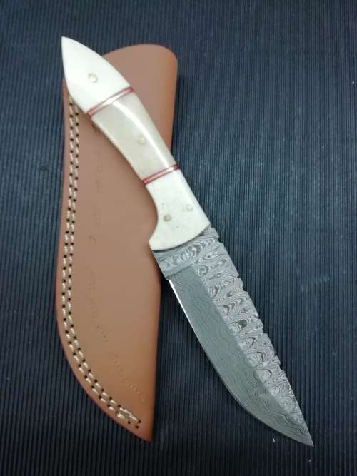 HANDMADE DAMASCUS STEEL HUNTING KNIFE !!!