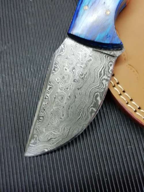 HANDMADE DAMASCUS STEEL HUNTING KNIFE !!!