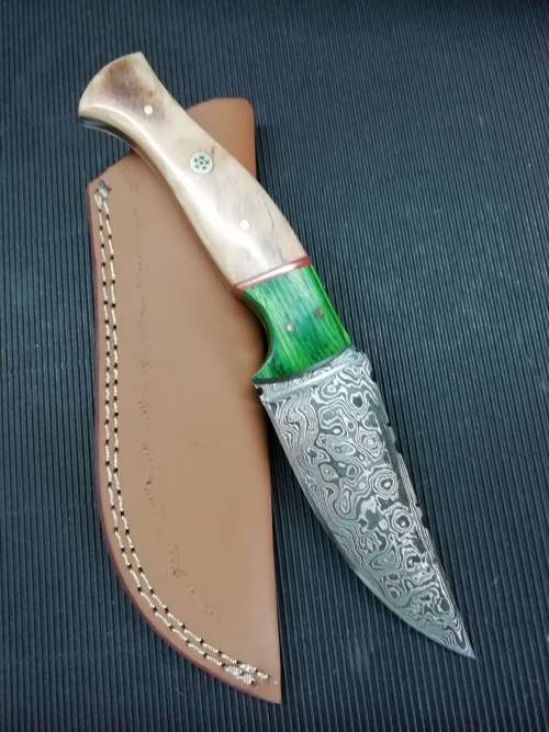 HANDMADE DAMASCUS STEEL HUNTING KNIFE !!!