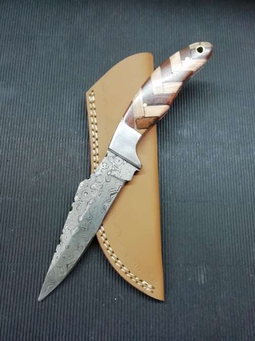 HANDMADE DAMASCUS STEEL HUNTING KNIFE !!!