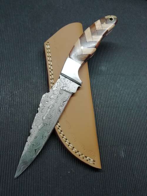 HANDMADE DAMASCUS STEEL HUNTING KNIFE !!!